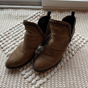 OTBT venture boots. Excellent used condition